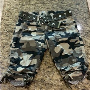 Younique camo Bermuda’s size 7